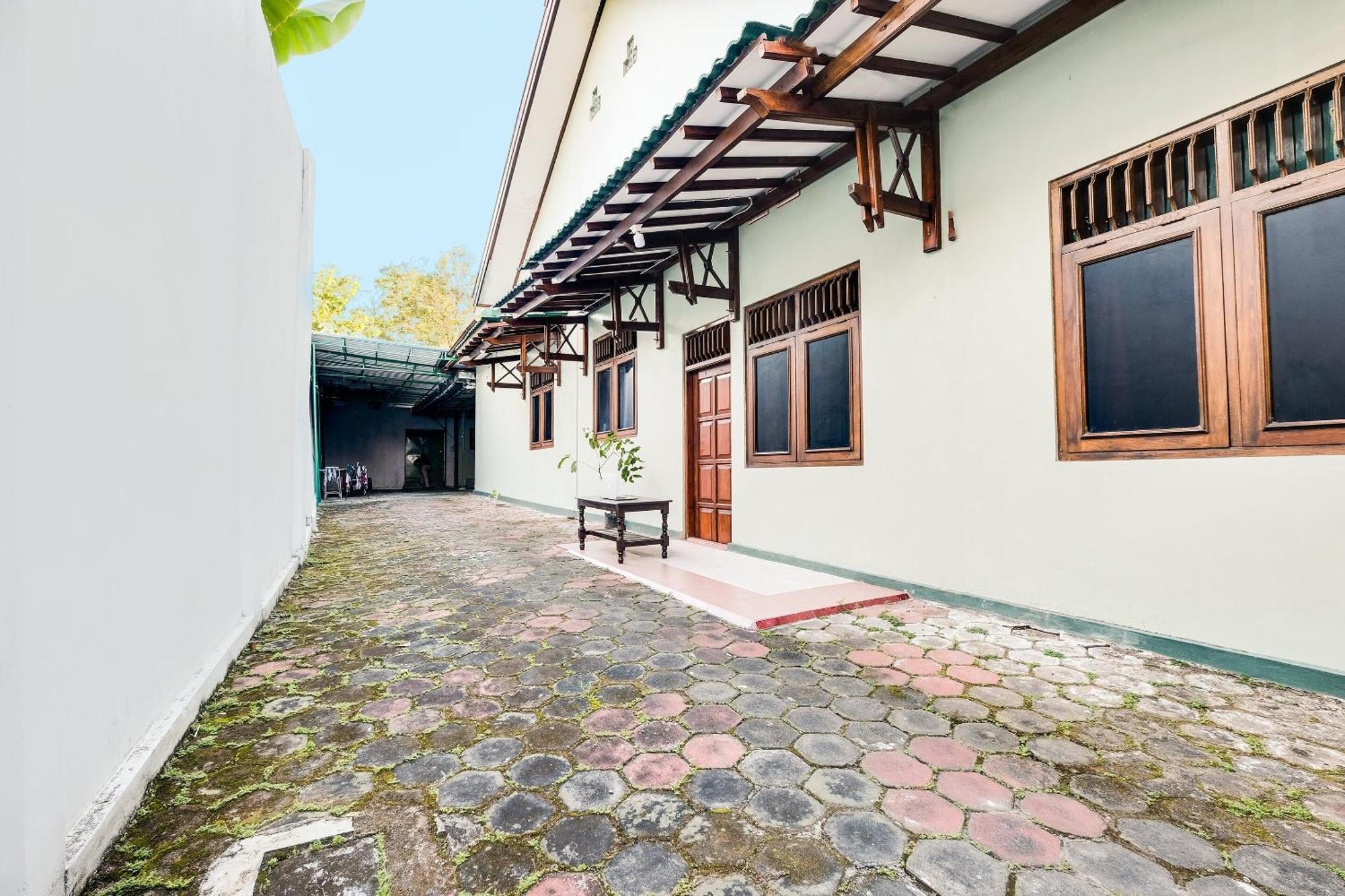 Spot On 92068 Pudja Kesuma Homestay Syariah Yogyakarta Eksteriør billede